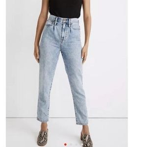 Pleated mom jean in phair wash